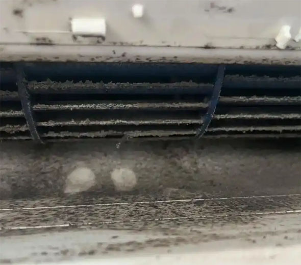 磁县空调吹的风有股烧焦味是怎么回事